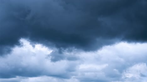 cielo nublado oscuro en lapso de tiempo de temporada de lluvias 4k