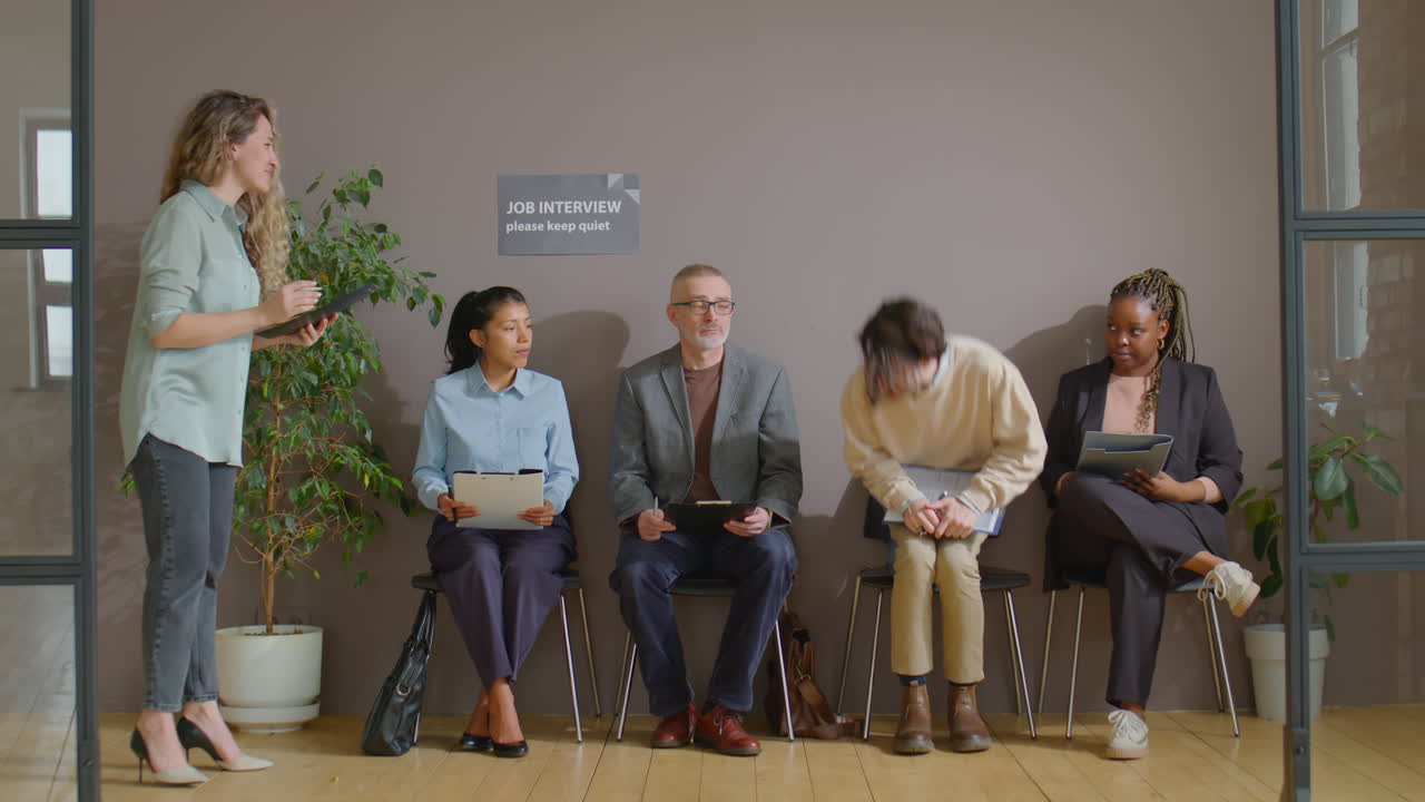 HR Manager Inviting Candidate for Interview