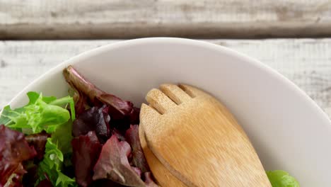 Nahaufnahme-Von-Salat-In-Einer-Schüssel