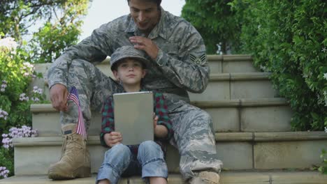 Soldat-Mit-Seiner-Familie