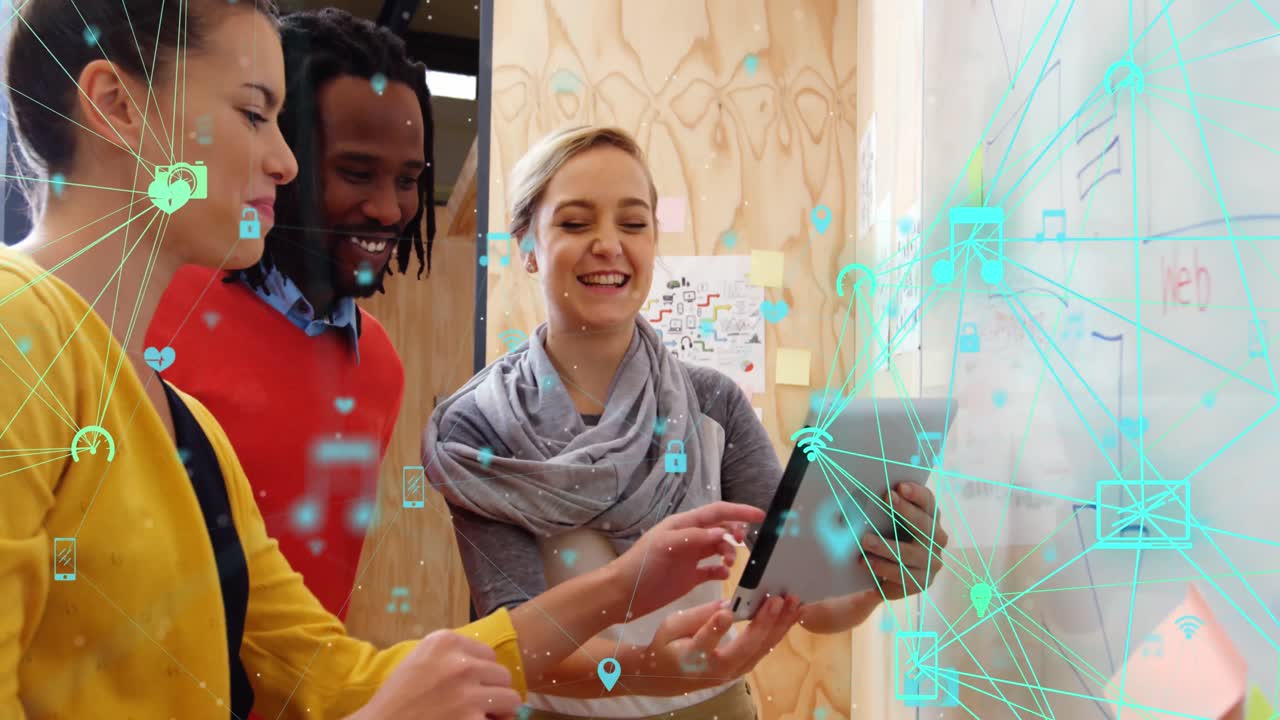 animación de la red de conexiones con iconos sobre diversas personas de negocios en la oficina