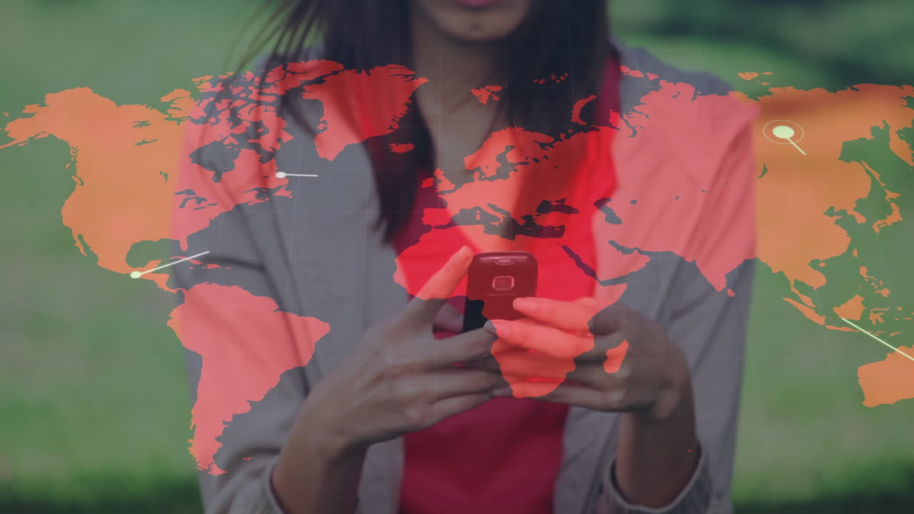 animación de una red de iconos digitales y un mapa sobre la mujer usando un teléfono inteligente