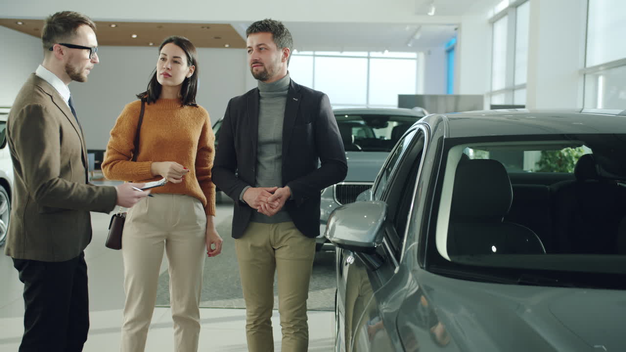 discusión de ventas de concesionarios de automóviles