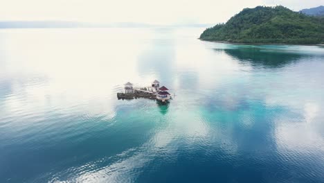 Vista-De-Pájaro-De-Las-Cabañas-En-El-Parque-Marino-Tagbak-En-El-Sur-De-La-Provincia-De-Leyte-En-Filipinas