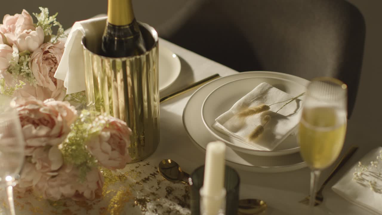 아이스 버 ⁇  2에  ⁇ 페인과 함께 결혼식 리셉션에서 식사를위한 테이블 세트