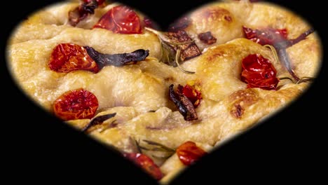 focaccia italiana tradicional dentro de un corazón