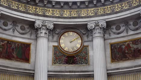 Static-establishing-shot-of-golden-clock-in-Dublin-City-Hall-building,-Ireland