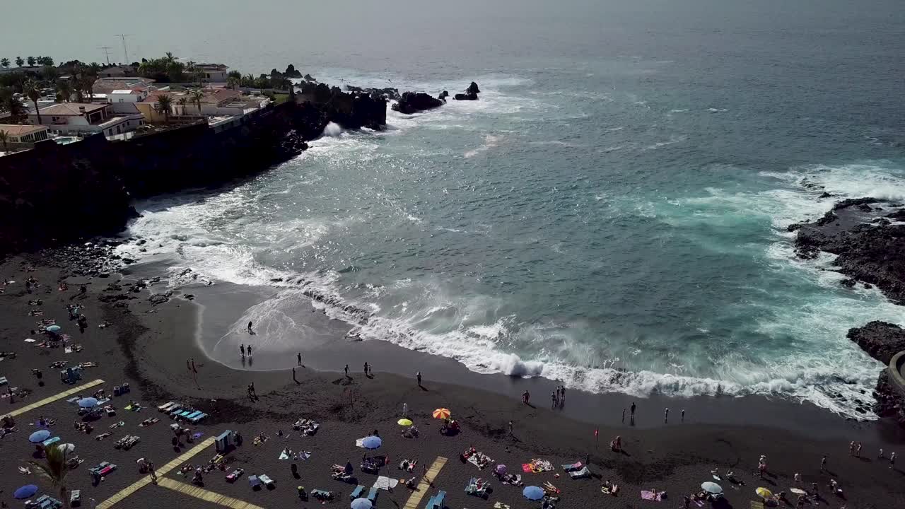 imágenes aéreas de tenerife isla canaria playa de la arena concurrida playa del océano tropical