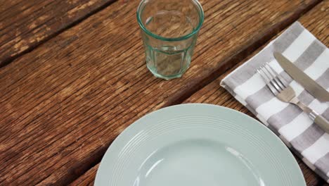 Various-cutlery-on-wooden-table-4k