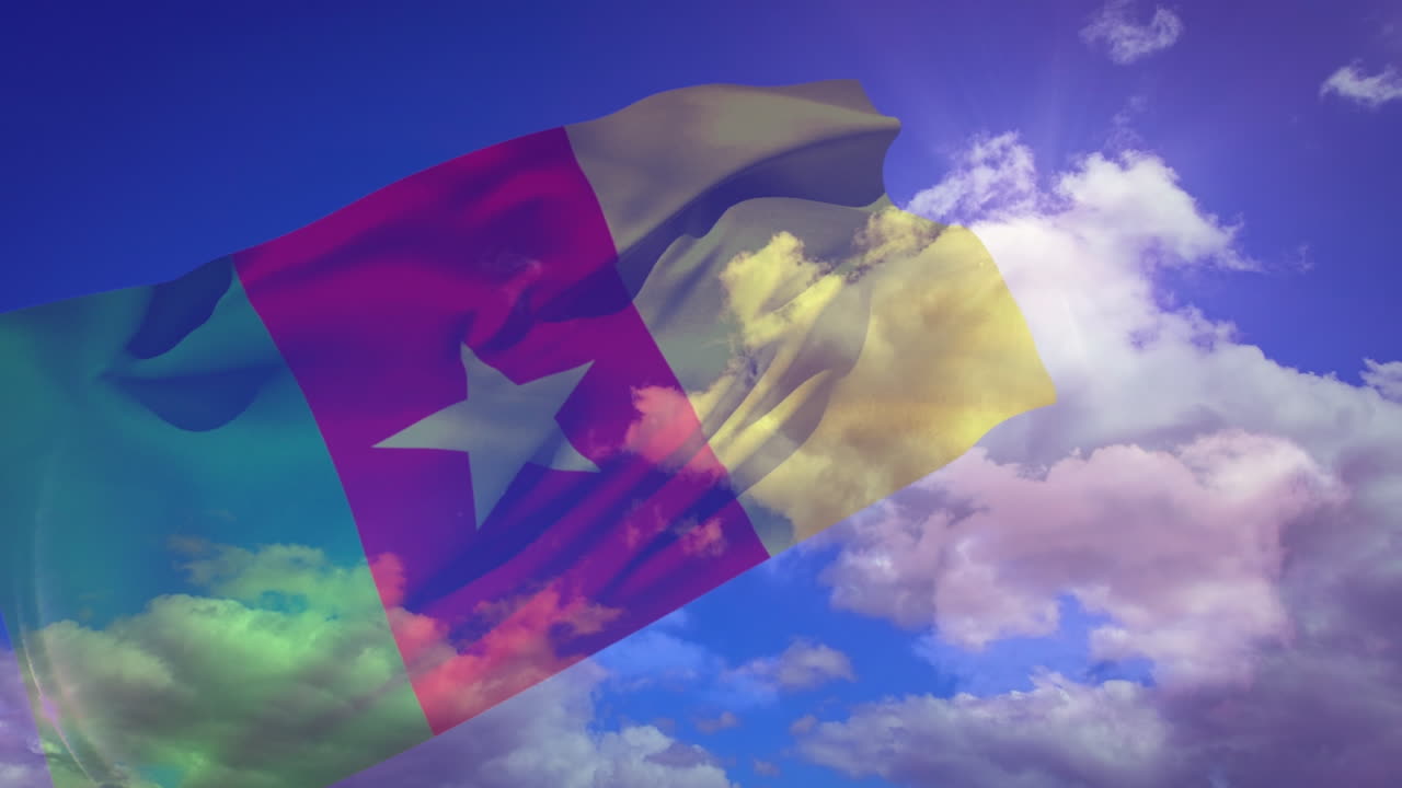 Animazione di bandiera sventolante del Camerun su cielo nuvoloso