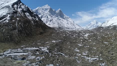 Gomukh-O-Gaumukh-Uttarakhand,-India-Gomukh-Es-El-Final-O-El-Hocico-Del-Glaciar-Gangotri---La-Fuente-Del-Río-Bhagirathi,-Una-De-Las-Principales-Fuentes-Del-Río-Ganges