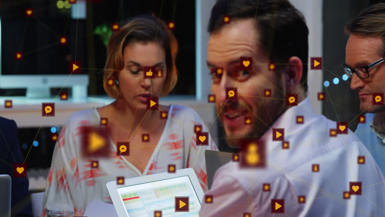 animación de la red de conexiones con iconos sobre personas de negocios