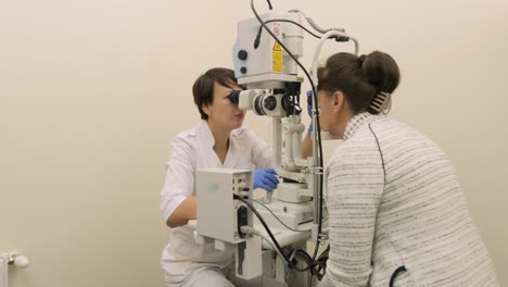trabeculoplastia selectiva con láser. diagnóstico general de las enfermedades oculares. oftalmología lentes de gonioscopia