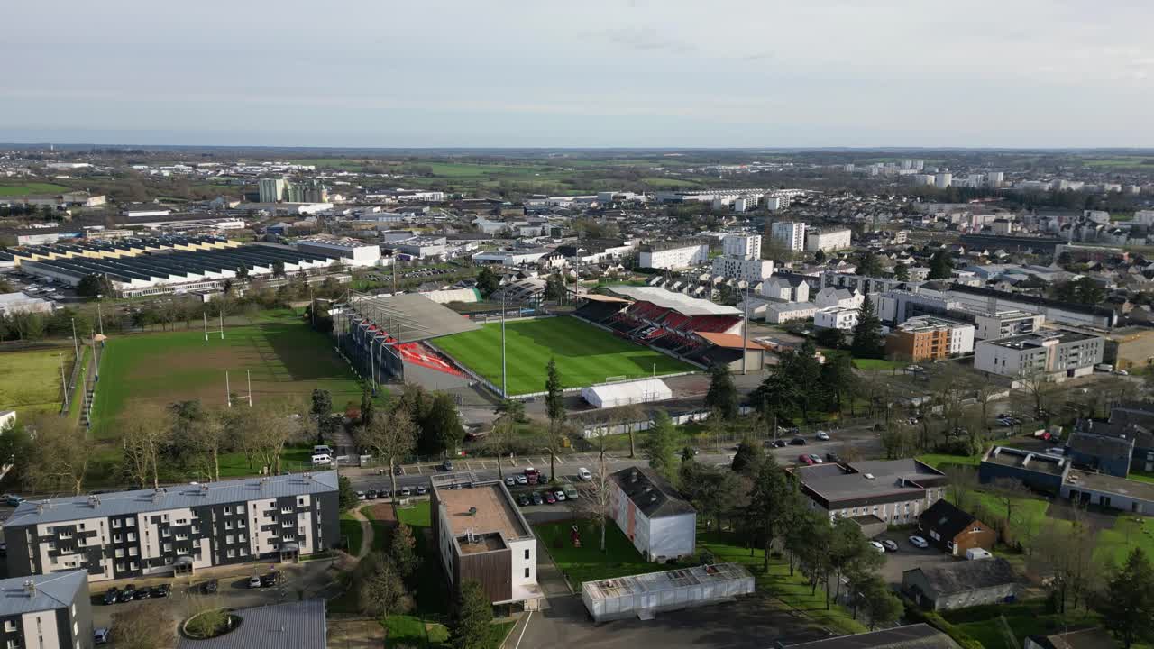 стадион франсиса ле бассера в лавале, франция