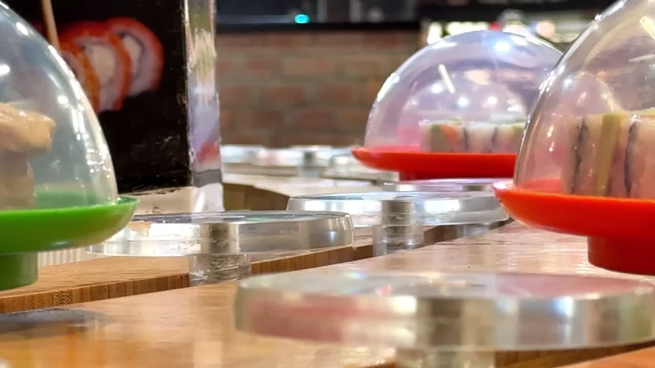 Sushi being served in a restaurant