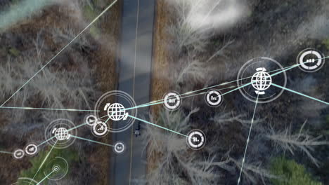 animación de la red de conexiones y procesamiento de datos sobre una vista aérea de la carretera