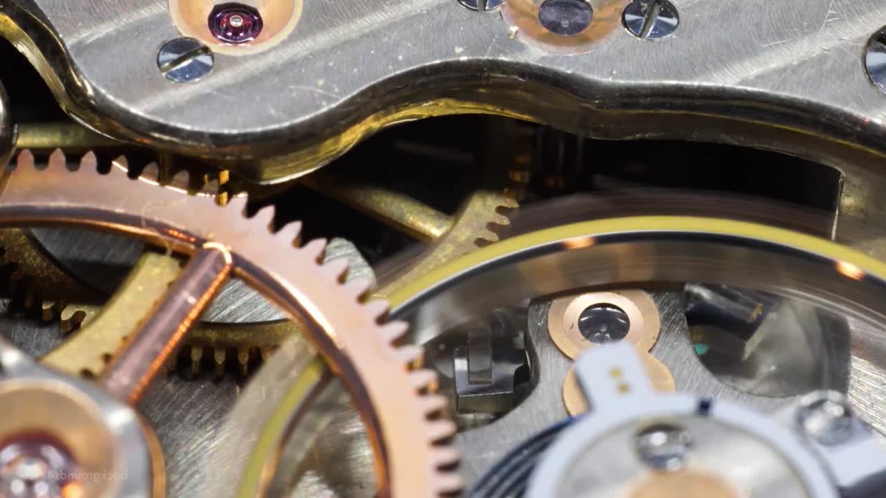 часовые передачи работают, смотрите, как вращается турбильон.