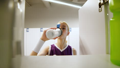 Girl-in-the-locker-room