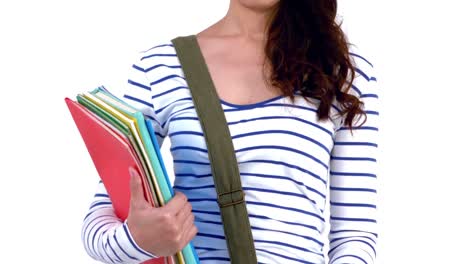 estudiante asiático sonriente con libros en la mano