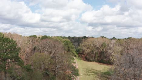 Aerial-wide-rising-shot-of-the-historic-Natchez-Trace-Parkway-in-Mississippi