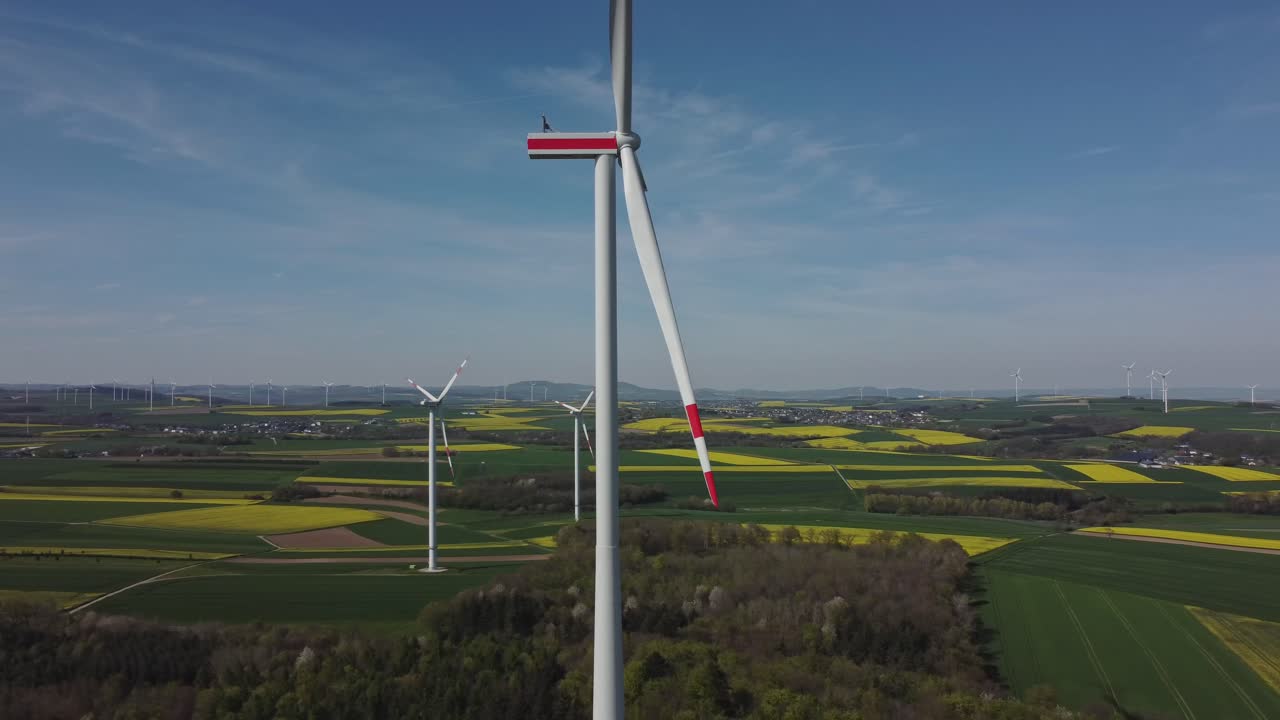 경치 좋은  ⁇ 에서 풍력 터빈 건설 - 공중 드론  ⁇  아크