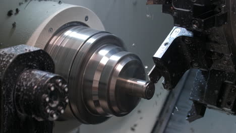 máquina cnc en el trabajo