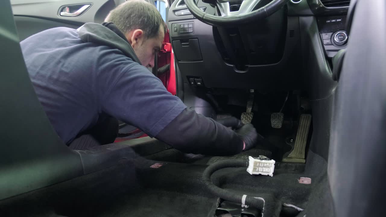 limpieza profesional de automóviles. lavado de sars. detalles interiores. limpieza en seco y detalles del interior de un automóvil. limpeza profunda de asientos. limpeza de espuma en el lavado de automóviles; limpieza del panel del automóvil del polvo. una aspiradora