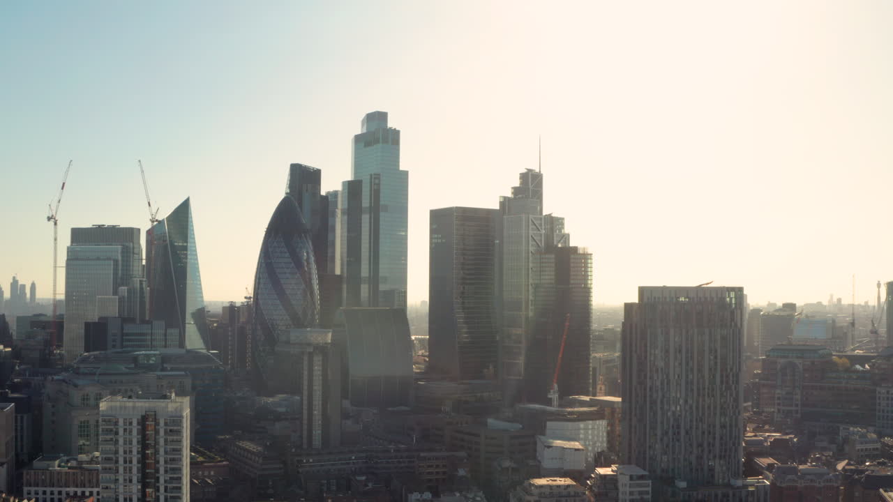 imagen aérea de los rascacielos de la ciudad de londres desde whitechapel