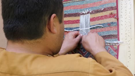 reviviendo el atractivo atemporal de las alfombras antiguas.