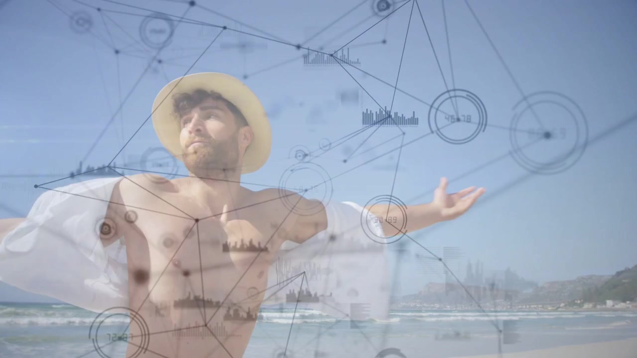 Brisa moviendo la camisa, hombre con sombrero girando, brazos extendidos, mostrando tecnología, HUD superpuesto en la escena