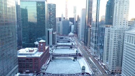 Luftaufnahmen-Des-Gefrorenen-Chicago-River-Während-Des-Polarwirbels-2019