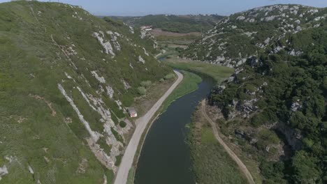 река в горах, вид с воздуха