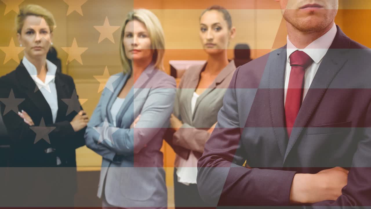 animación del jurado durante el juicio sobre la bandera estadounidense flotando