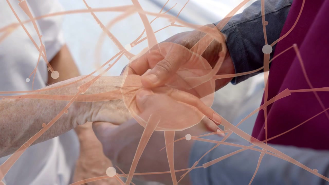 Infermiera che posa il palmo sulla mano di una donna anziana, premendo e tenendo con cura, con una mappa neurale che si allinea alle mani.