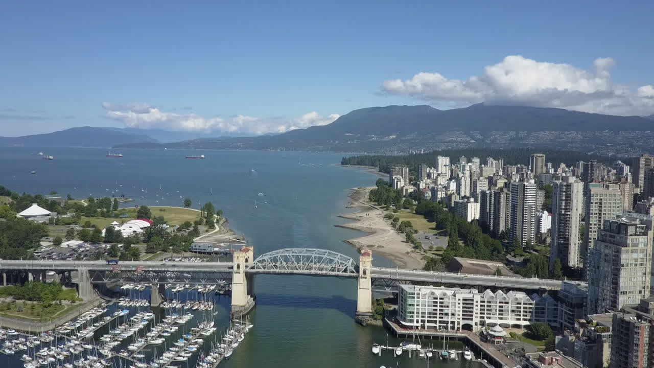 puente de la calle burrard antena de false creek en vancouver columbia británica