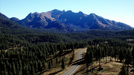 Cascade-Mountain-and-surrounding-Canadian-Rocky-Mountains-in-summer-time