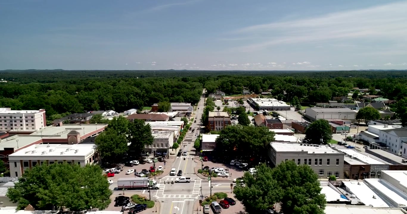 Video aereo del centro di Carrollton, GA.