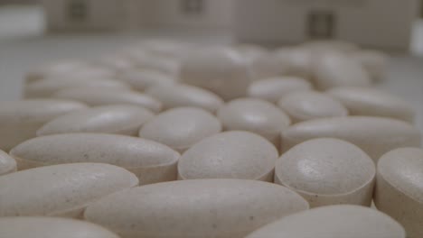 tiro de ángulo bajo sobre píldoras médicas, medicamentos