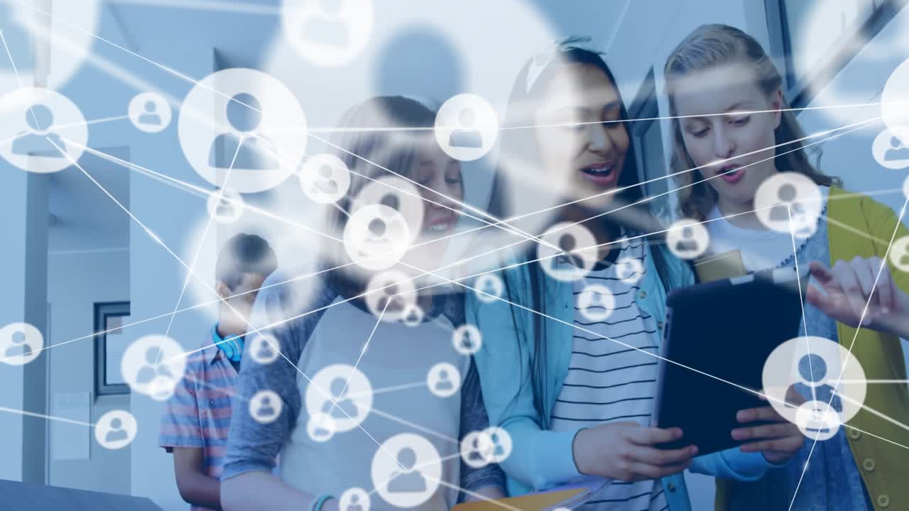 Teenagerpige tapper på tablet i skolen, mens dreng scroller på telefon, netværksikoner spreder sig omkring gruppen