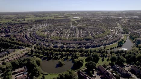 Antena-Del-Barrio-Residencial-Leesten-En-Los-Suburbios-De-Zutphen,-Países-Bajos