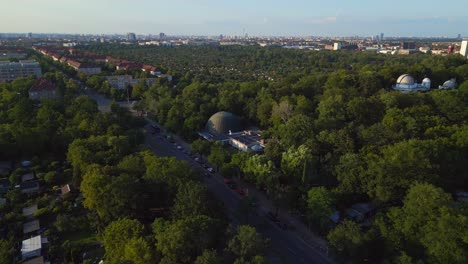 espectacular vista aérea desde arriba vuelo planetario de la ciudad de berlín alemania en europa, día de verano 2023