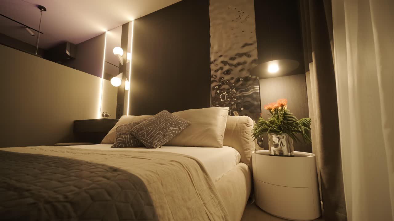 interior de hogar minimalista elegante y elegante con líneas limpias, colores neutrales e iluminación ambiental cálida, creando un ambiente acogedor y moderno.