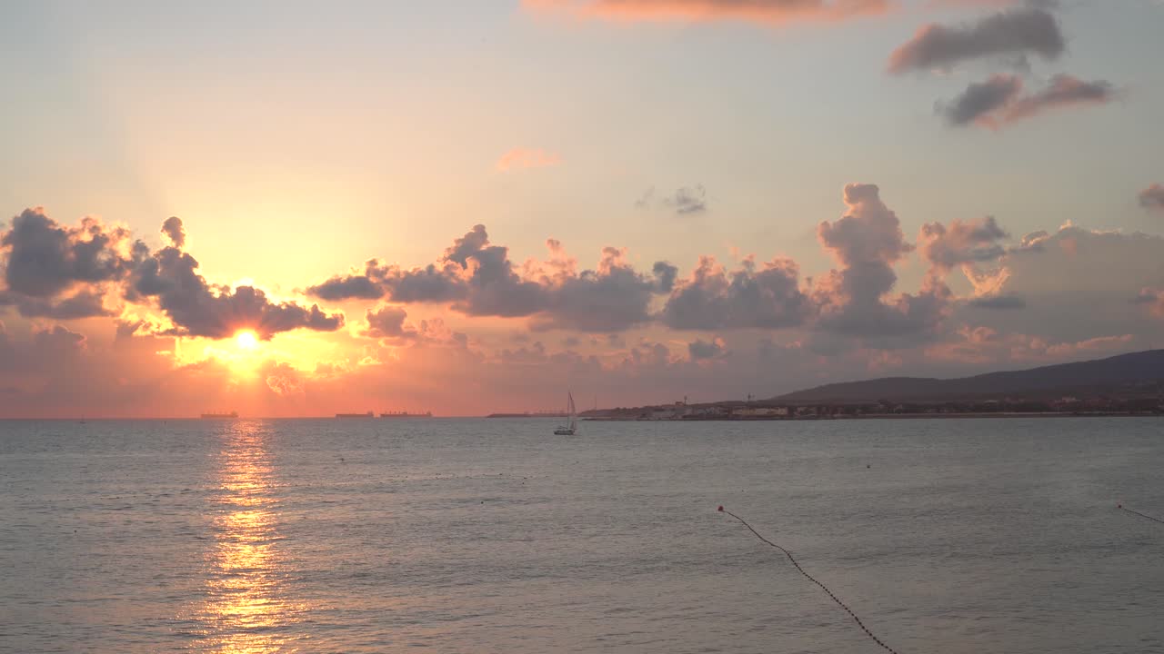 закат над океаном