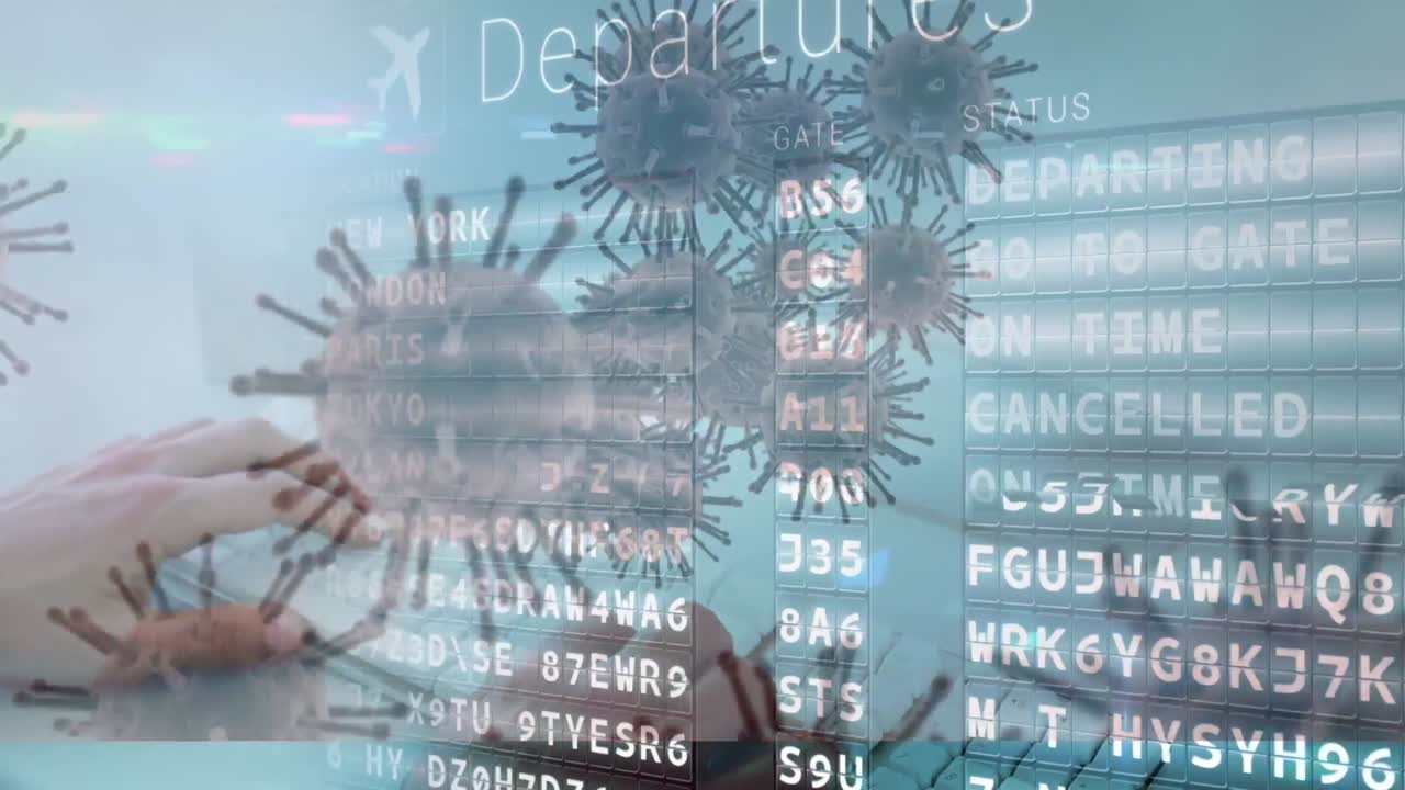 코로나 19 비행기 출발 보드 위에 떠다니는 셀 컴퓨터를 사용하는 사람의 중간 섹션에 대해