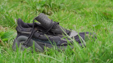 un zapato solitario es la pista