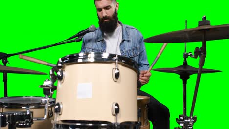 Baterista-Masculino-Tocando-El-Tambor