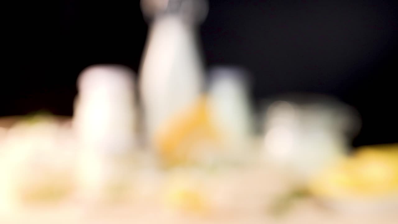 productos lácteos variados dispuestos cuidadosamente en la mesa