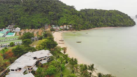 Volar-Sobre-Balnearios-Y-Playas-Vírgenes-En-Phuket