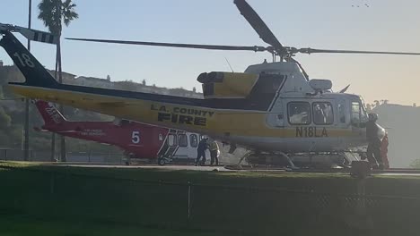 helicópteros de extinción de incendios en el aeropuerto hd