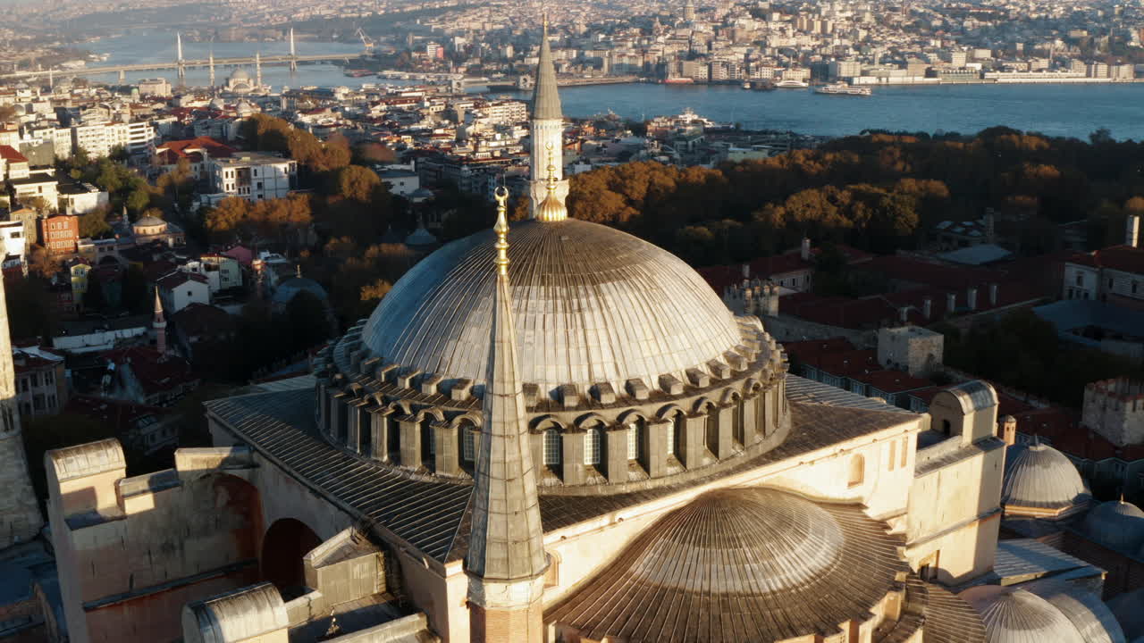cúpulas de la mezquita hagia sophia en estambul, turquía - toma aérea de drones
